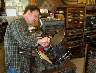 Randy Hess printing cards on his 5x8 Kelsey
                  at The Excelsior Press