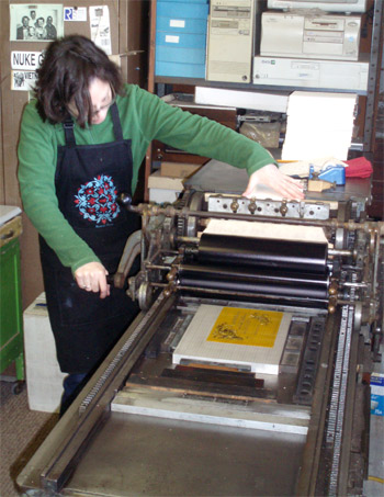 Sarah Smith printing
                          on the Vandercook proof press at The Excelsior
                          Press